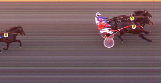 Målfoto for løp 1 på bane BI den 04.04.2014