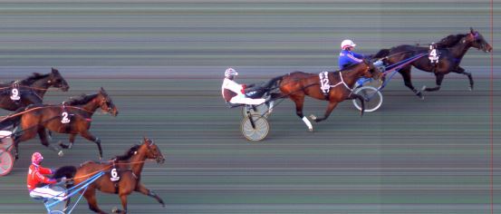 Målfoto for løp 6 på bane BI den 25.04.2014