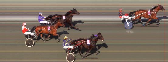 Målfoto for løp 8 på bane BI den 03.05.2014