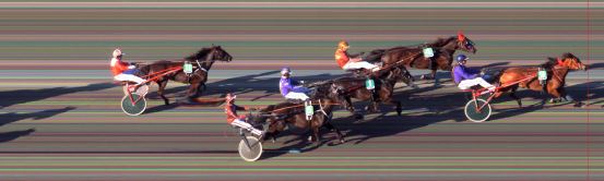 Målfoto for løp 4 på bane BI den 06.06.2014