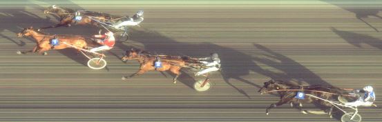 Målfoto for løp 2 på bane FO den 04.04.2017