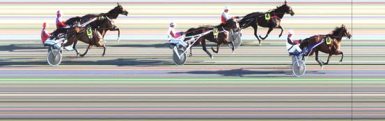 Målfoto for løp 1 på bane JA den 09.04.2015