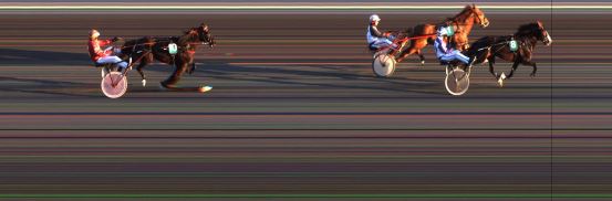 Målfoto for løp 4 på bane JA den 17.04.2015