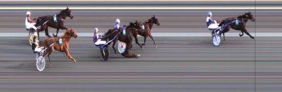 Målfoto for løp 4 på bane JA den 15.04.2016