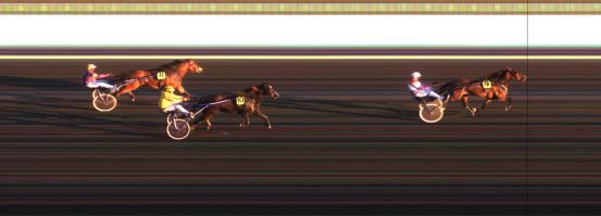 Målfoto for løp 9 på bane JA den 08.05.2016