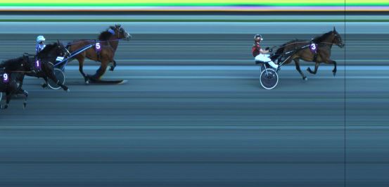 Målfoto for løp 8 på bane JA den 25.06.2018