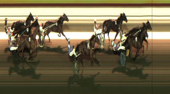 Målfoto for løp 6 på bane JA den 23.12.2021