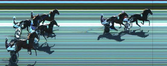 Målfoto for løp 4 på bane JA den 09.10.2023