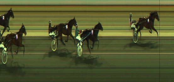 Målfoto for løp 8 på bane JA den 23.12.2024