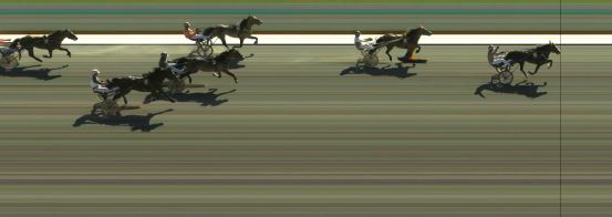 Målfoto for løp 6 på bane KL den 19.04.2014