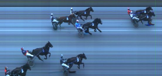 Målfoto for løp 2 på bane ST den 03.04.2016