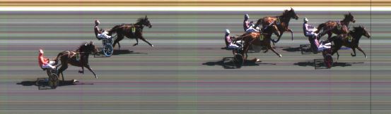 Målfoto for løp 1 på bane ST den 24.04.2021